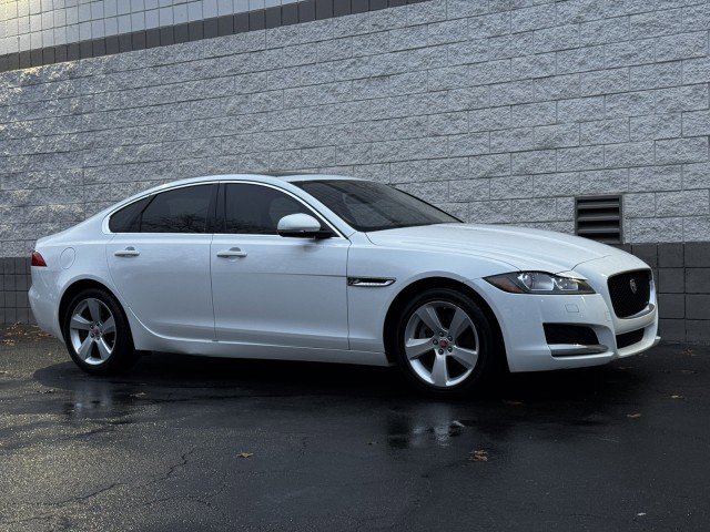 Used 2017 Jaguar XF RWD image 17
