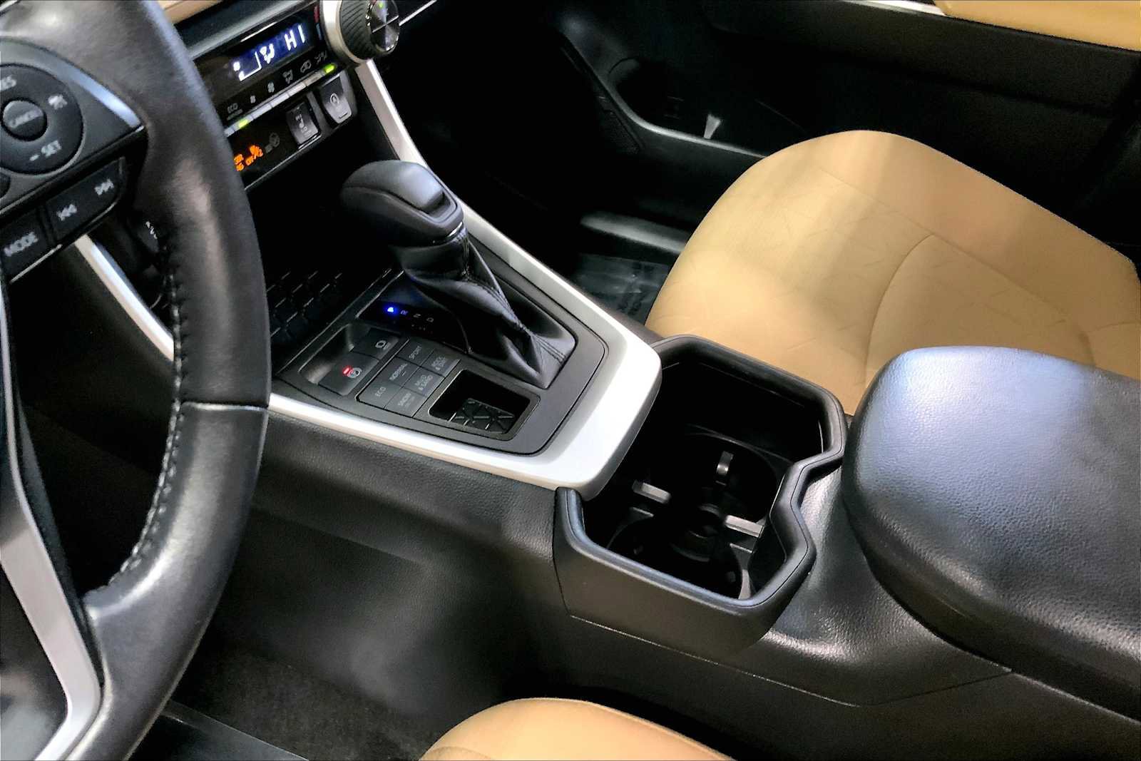 Used 2022 Toyota RAV4 XLE w/ Convenience Package image 17