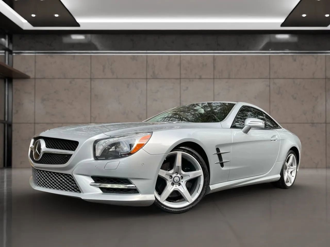 Used 2016 Mercedes-Benz SL 550 w/ Driver Assistance Package image 3