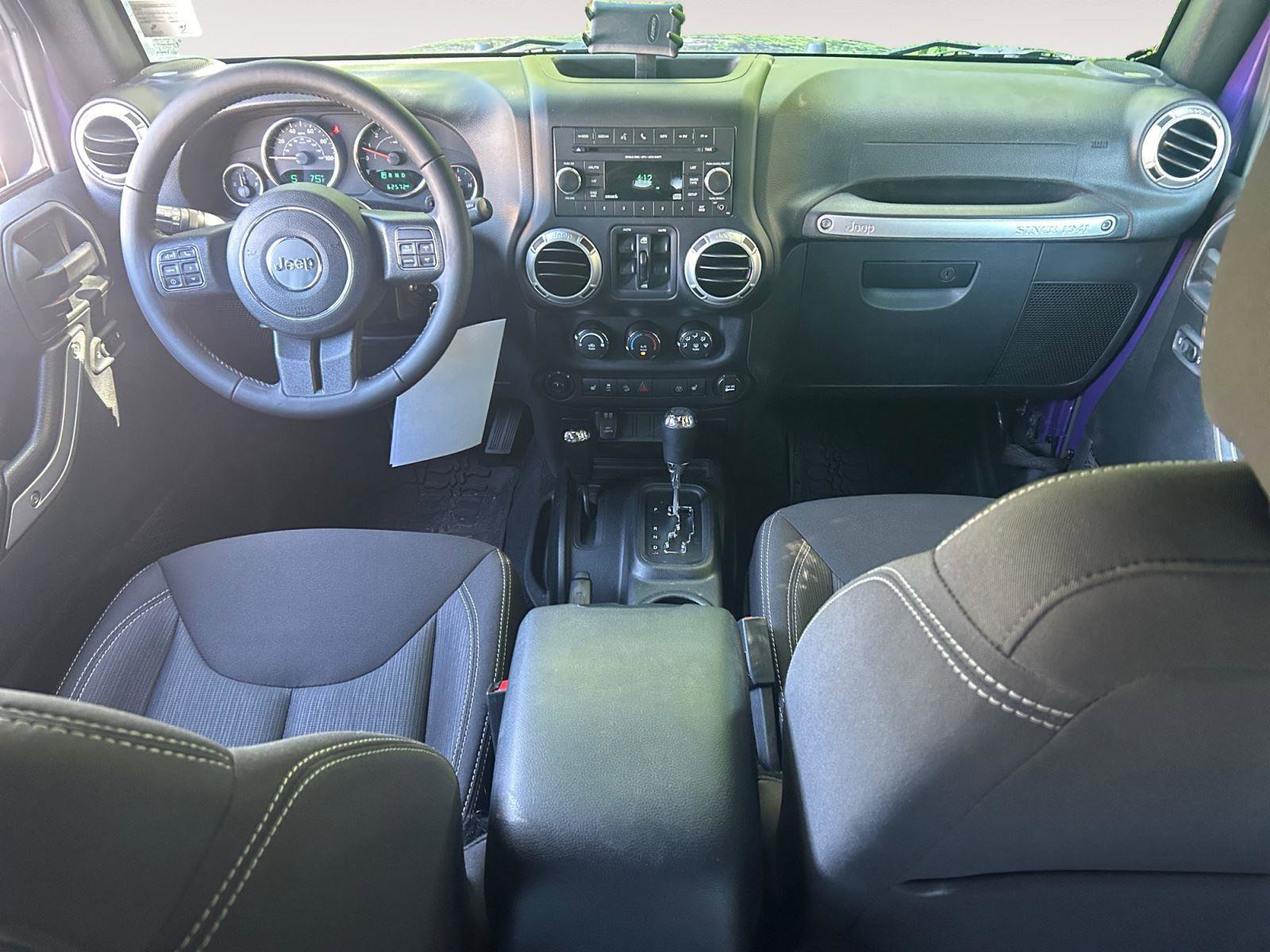 Used 2018 Jeep Wrangler Unlimited Sahara w/ Connectivity Group AWD/4WD image 10