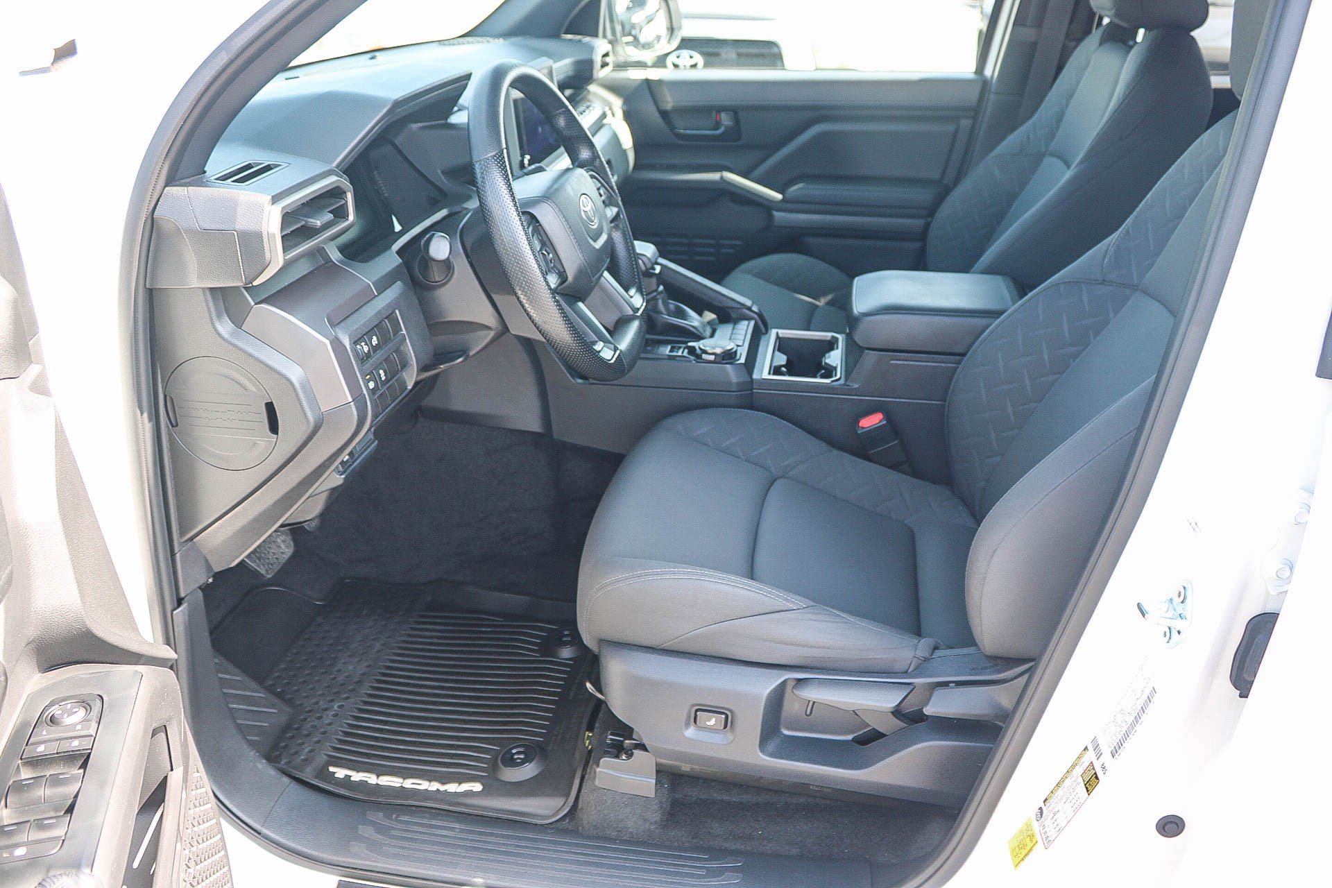 Certified 2025 Toyota Tacoma SR5 AWD/4WD image 18