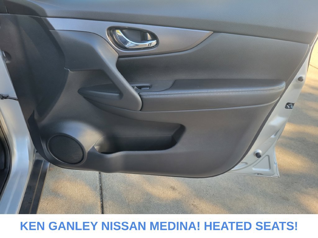 Used 2016 Nissan Rogue SV w/ SV Premium Package AWD/4WD image 50
