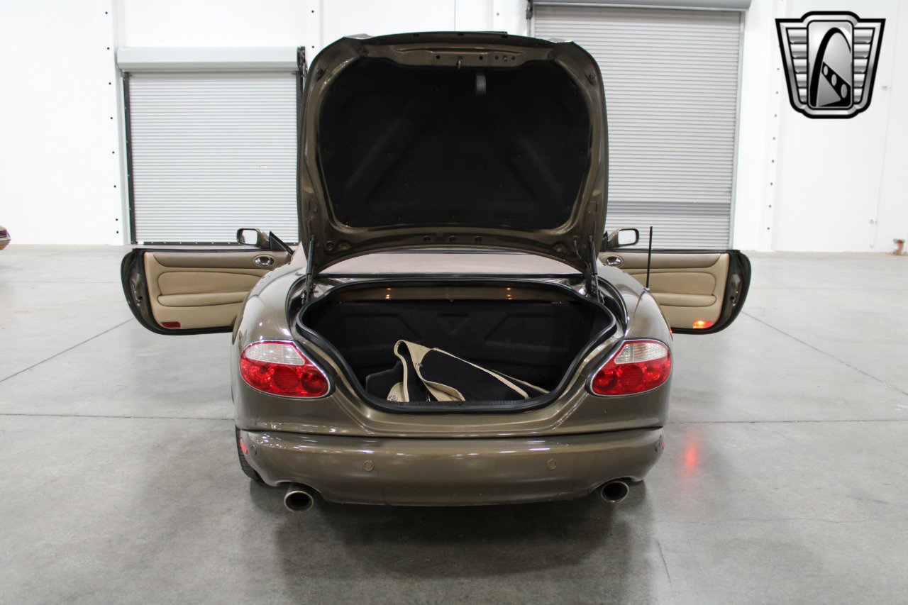 Used 2001 Jaguar XK8 Convertible image 8