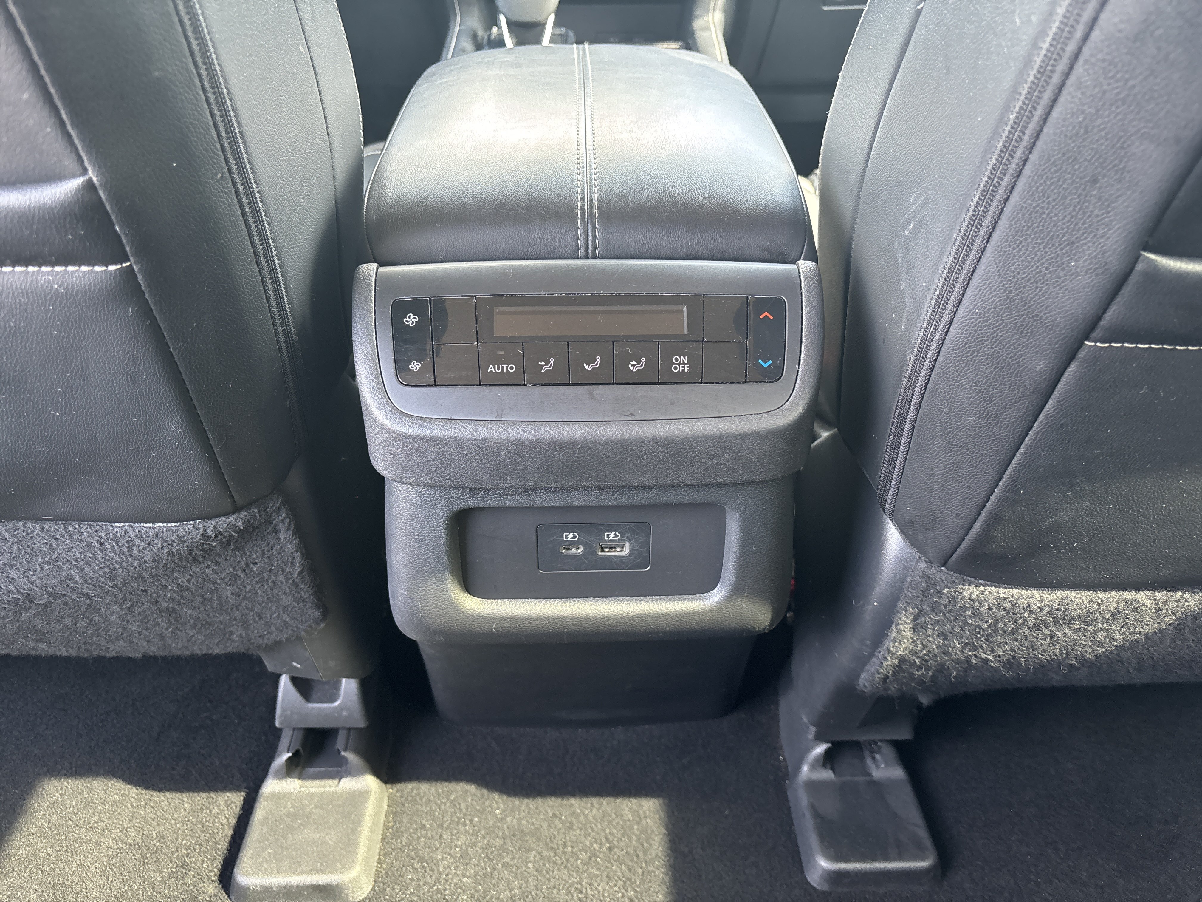 Used 2023 Nissan Pathfinder SL AWD/4WD image 32