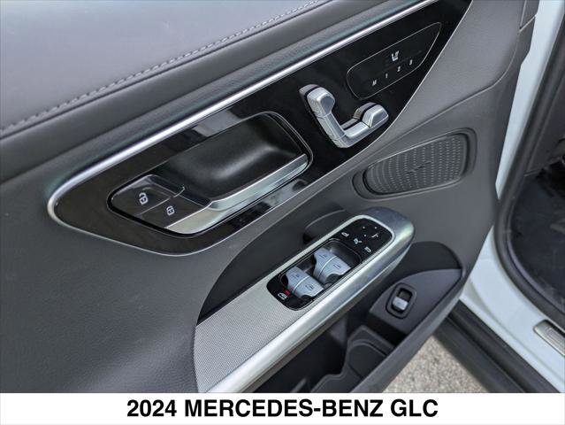 Used 2024 Mercedes-Benz GLC 300 SUV image 11