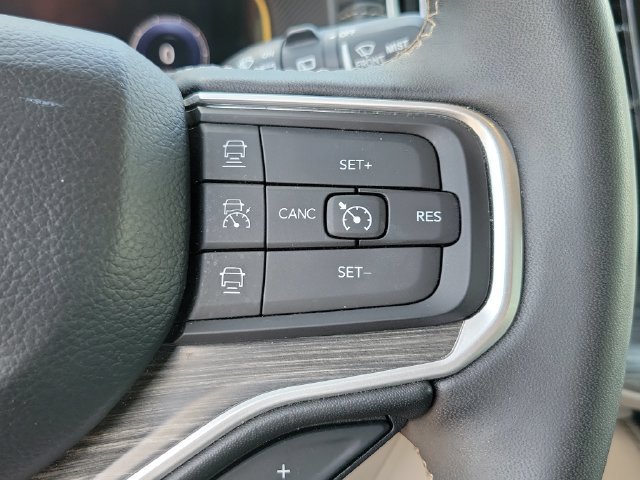 Used 2024 Jeep Wagoneer Series II w/ Flexible Seating Group RWD image 31