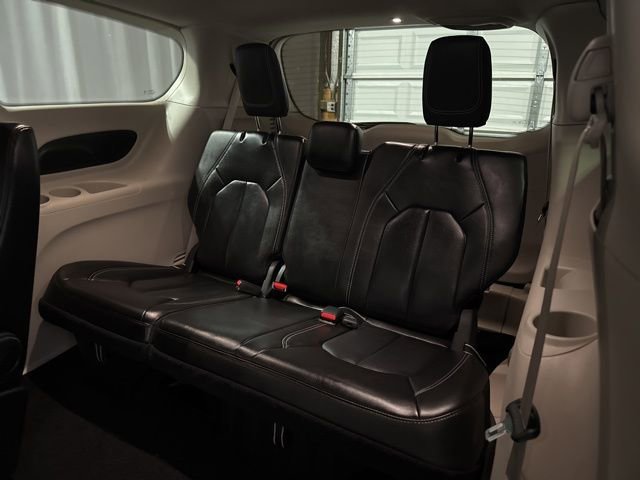 Used 2023 Chrysler Pacifica Touring-L image 29
