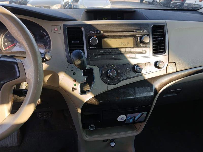 Used 2013 Toyota Sienna L image 13