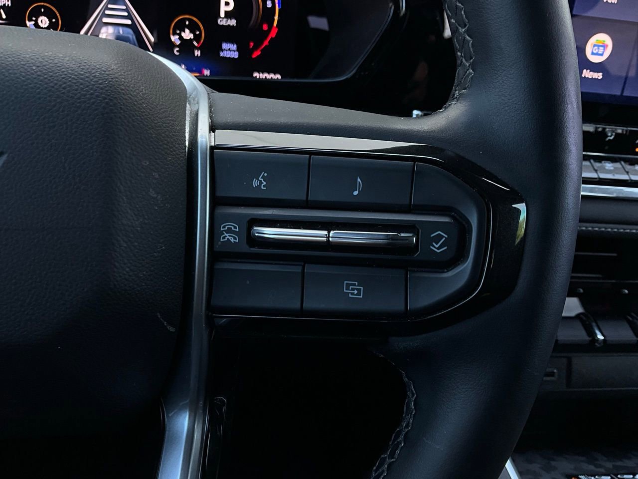 Used 2024 Chevrolet Colorado LT w/ LT Convenience Package II image 37