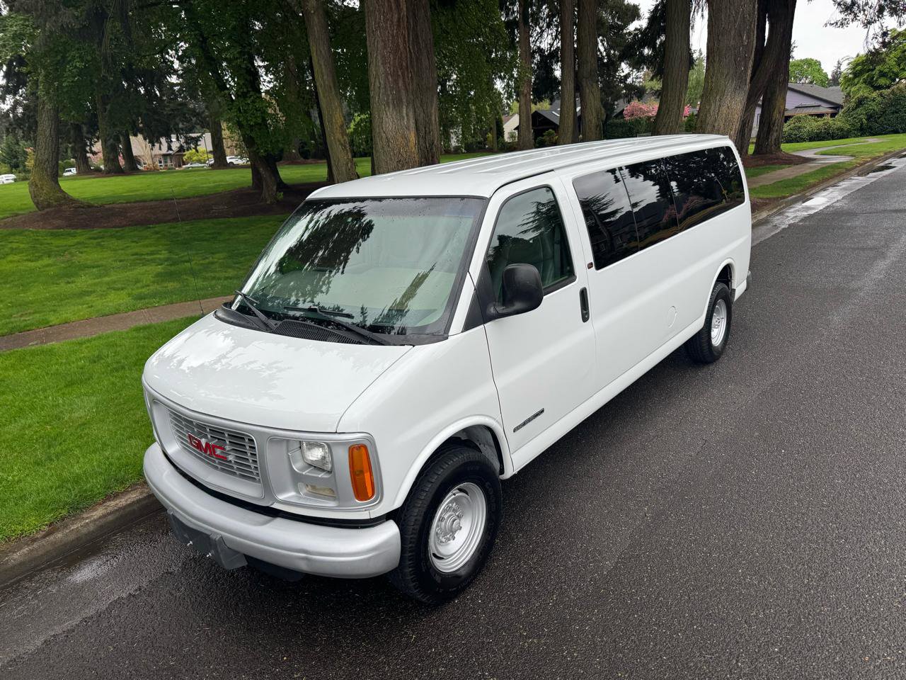 Used 2000 GMC Savana 3500 Extended Passenger image 9