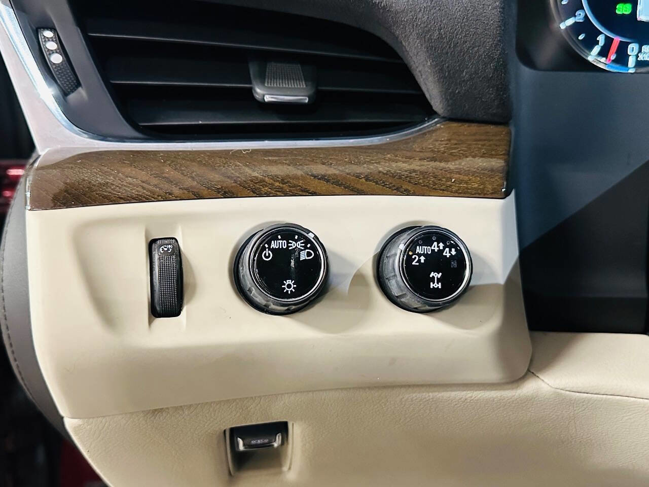 Used 2018 Cadillac Escalade ESV Premium Luxury image 14