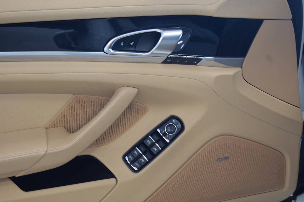 Used 2016 Porsche Panamera AWD/4WD image 39