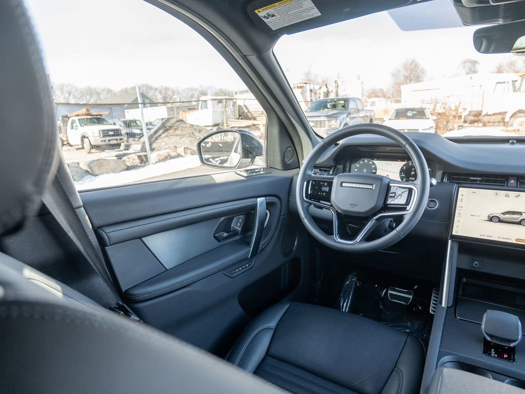 Certified 2025 Land Rover Discovery Sport Dynamic SE AWD/4WD image 19