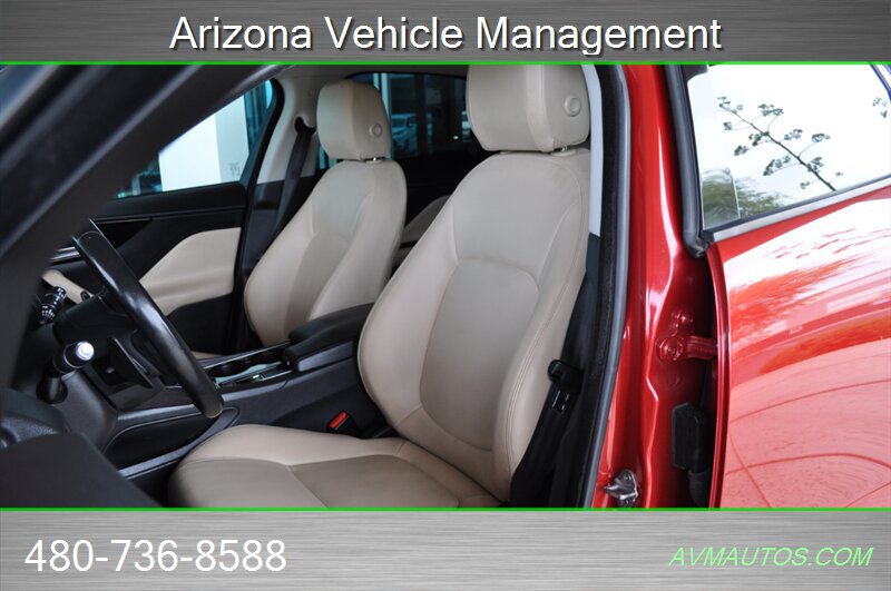 Used 2017 Jaguar F-PACE Premium AWD/4WD image 25
