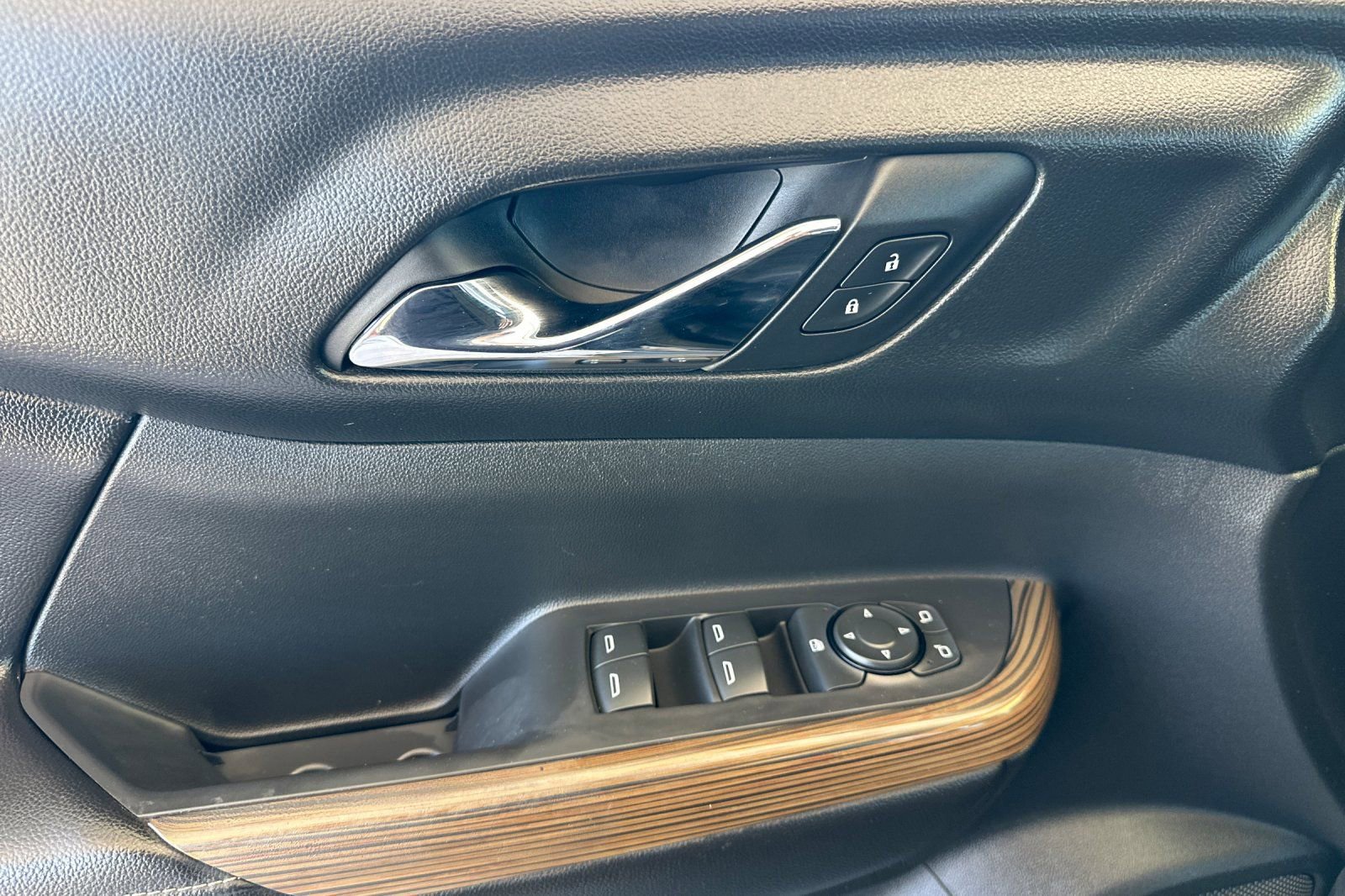 Used 2018 GMC Acadia SLE FWD image 11