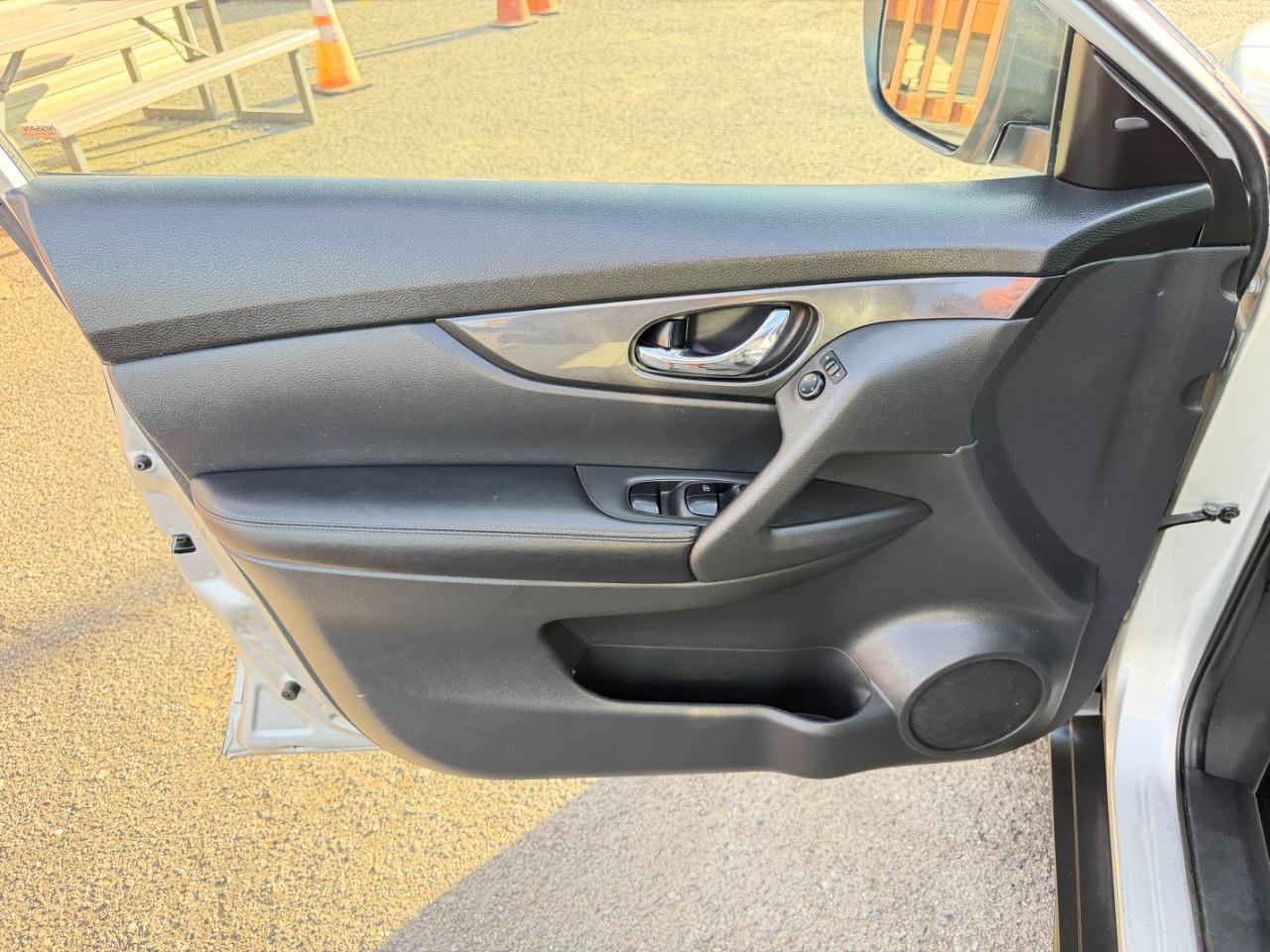 Used 2018 Nissan Rogue SV AWD/4WD image 15