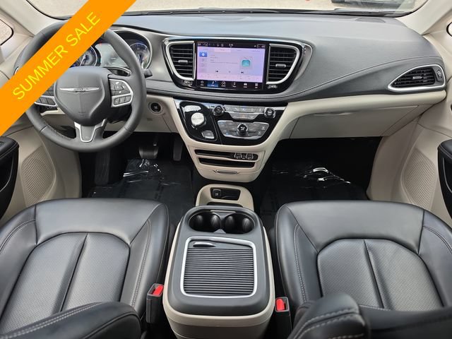 Certified 2023 Chrysler Pacifica Touring-L FWD image 9