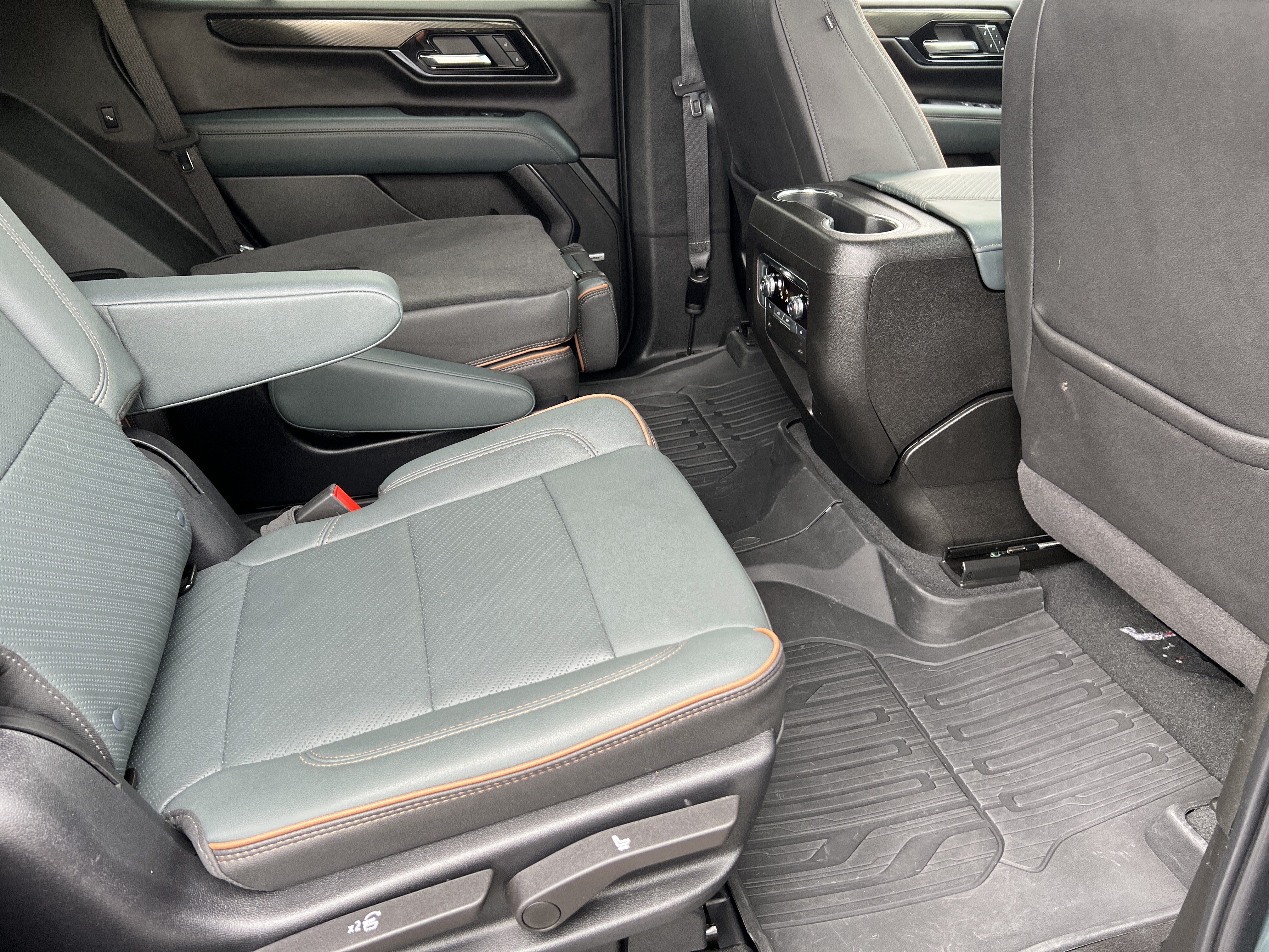 Used 2025 GMC Yukon AT4 w/ AT4 Premium Package AWD/4WD image 26