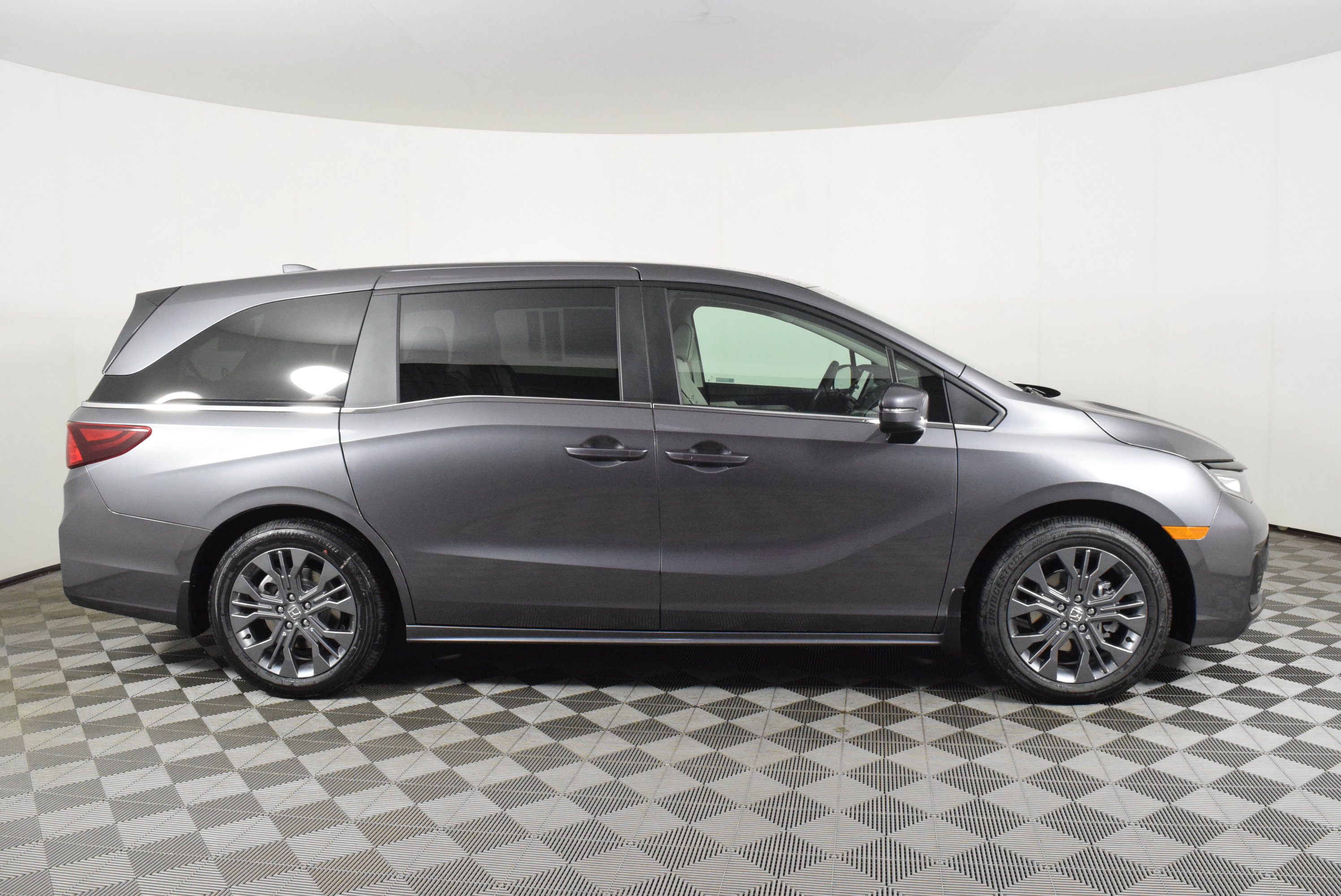 New 2026 Honda Odyssey Touring image 5