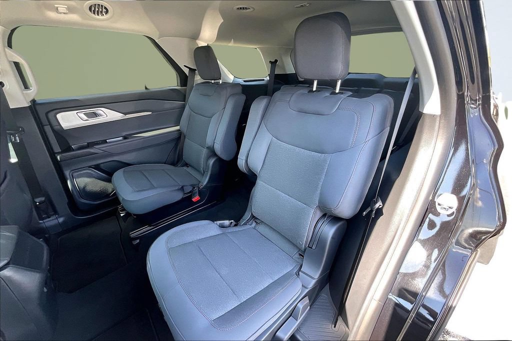Used 2026 Ford Explorer Active AWD/4WD image 24