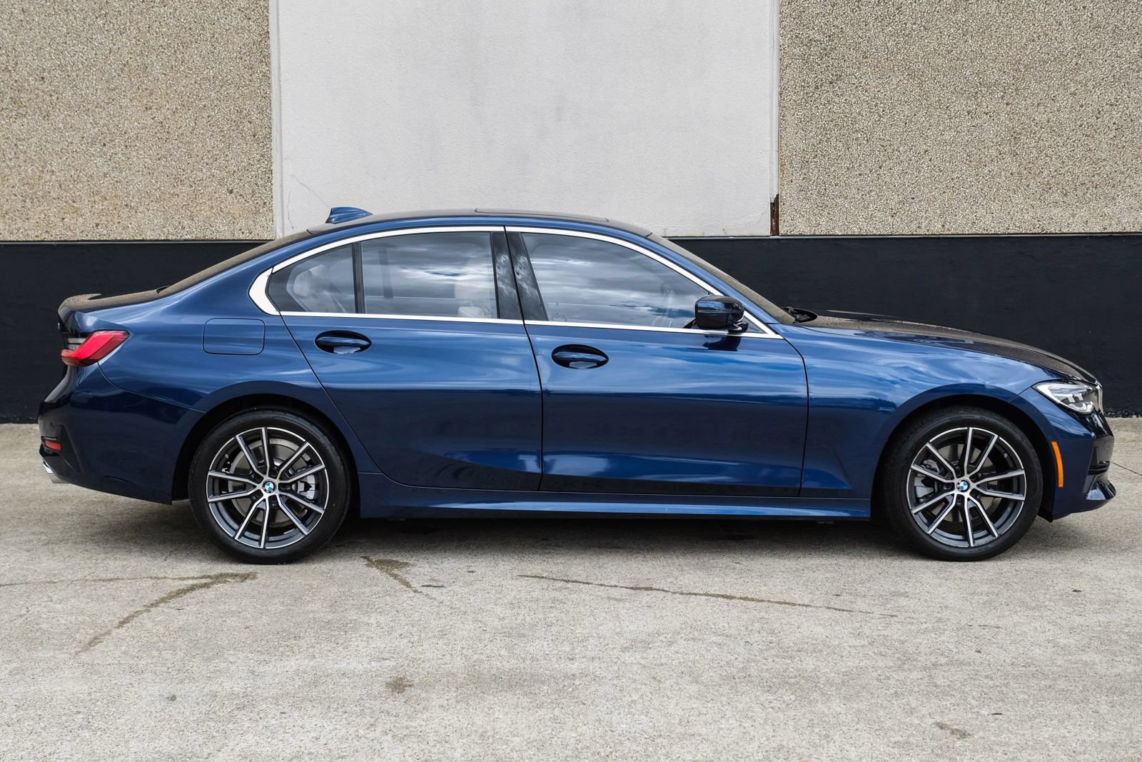 Used 2019 BMW 330i xDrive Sedan w/ Convenience Package AWD/4WD image 7