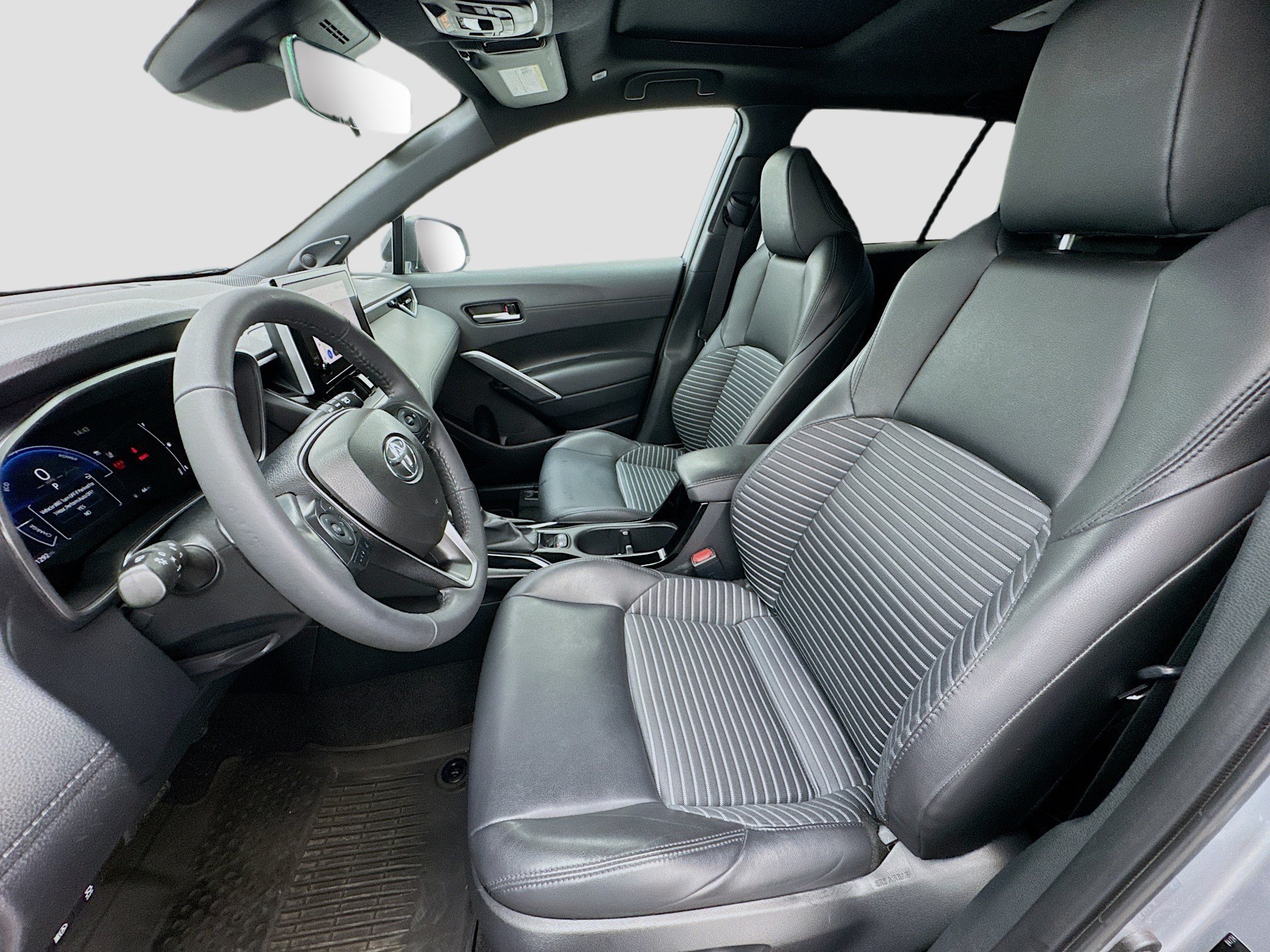 Used 2024 Toyota Corolla Cross AWD Hybrid w/ Convenience Package image 13