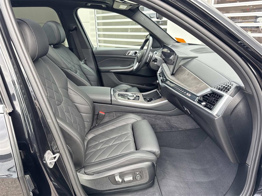 Used 2024 BMW X5 xDrive40i w/ Parking Assistance Package image 9