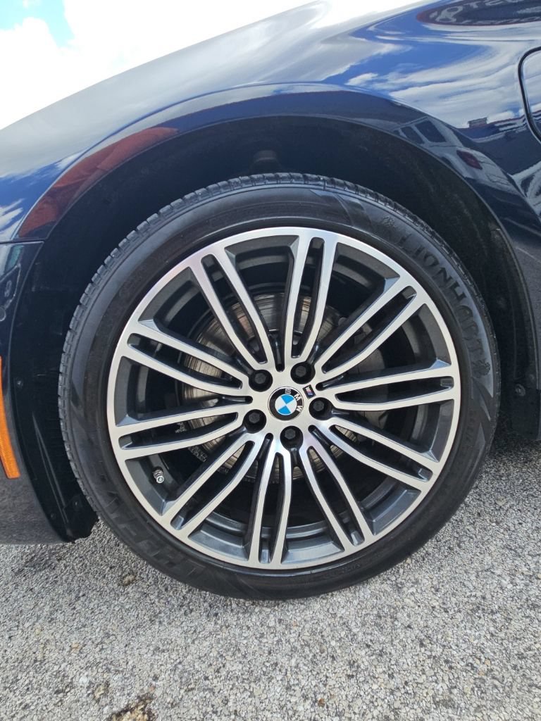 Used 2019 BMW 530e w/ M Sport Package RWD image 9