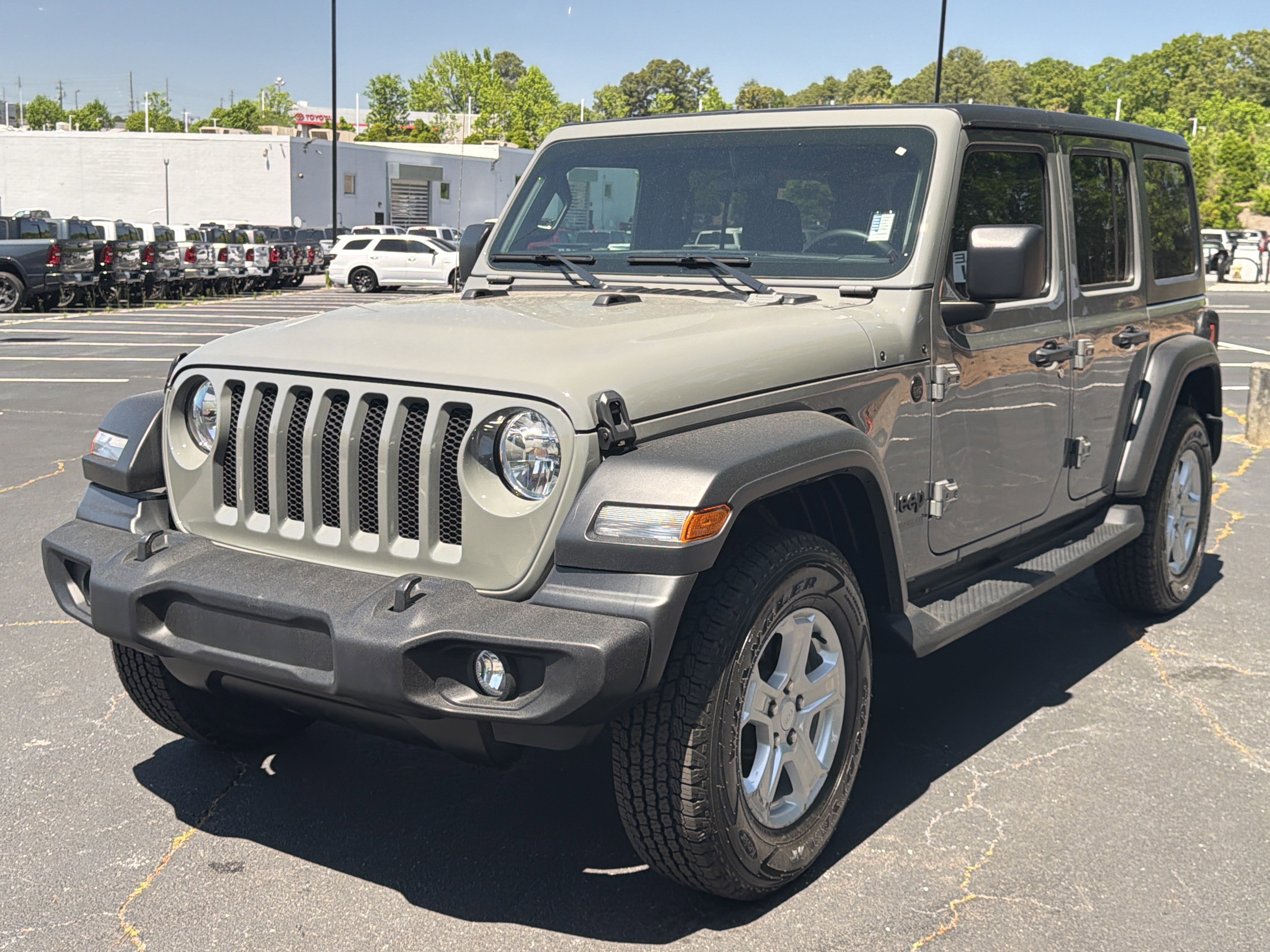 Used 2022 Jeep Wrangler Unlimited Sport AWD/4WD image 3