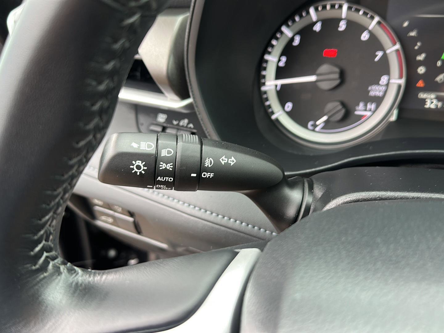 Used 2023 Toyota Highlander LE image 29