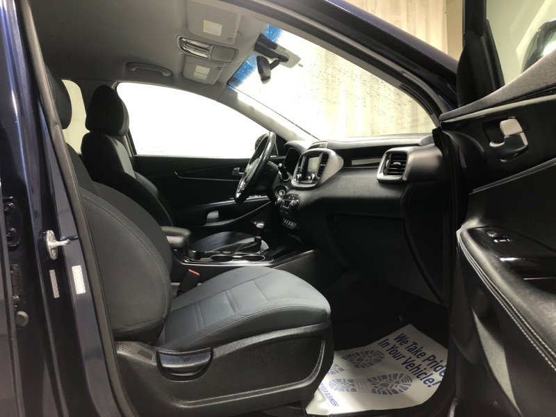 Used 2019 Kia Sorento LX w/ LX Convenience Package image 12
