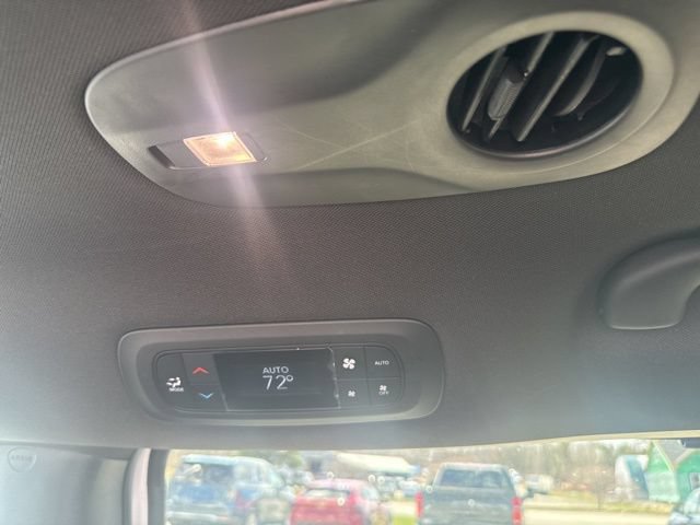 Used 2026 Chrysler Pacifica Select FWD image 25