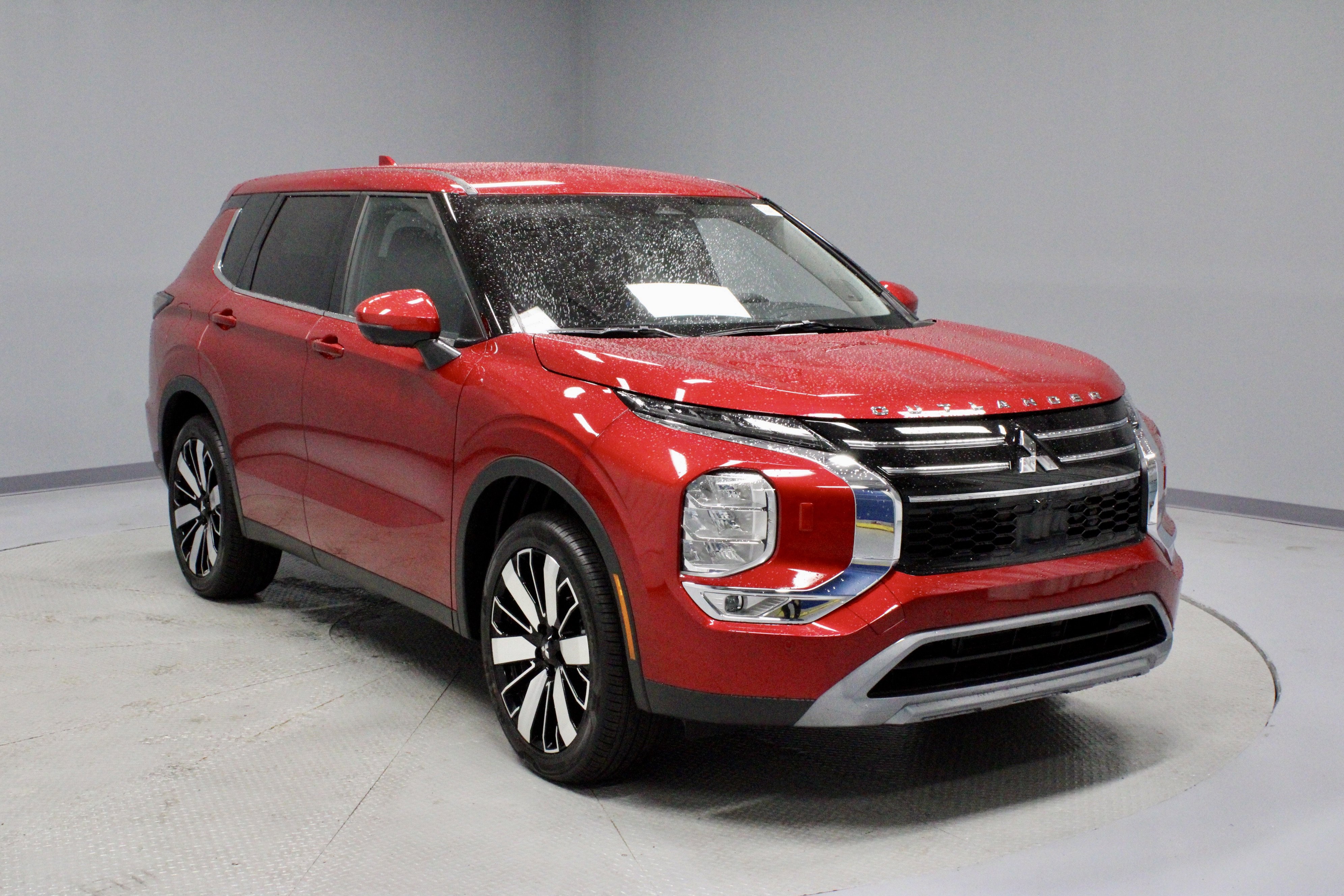 New 2025 Mitsubishi Outlander SE image 2