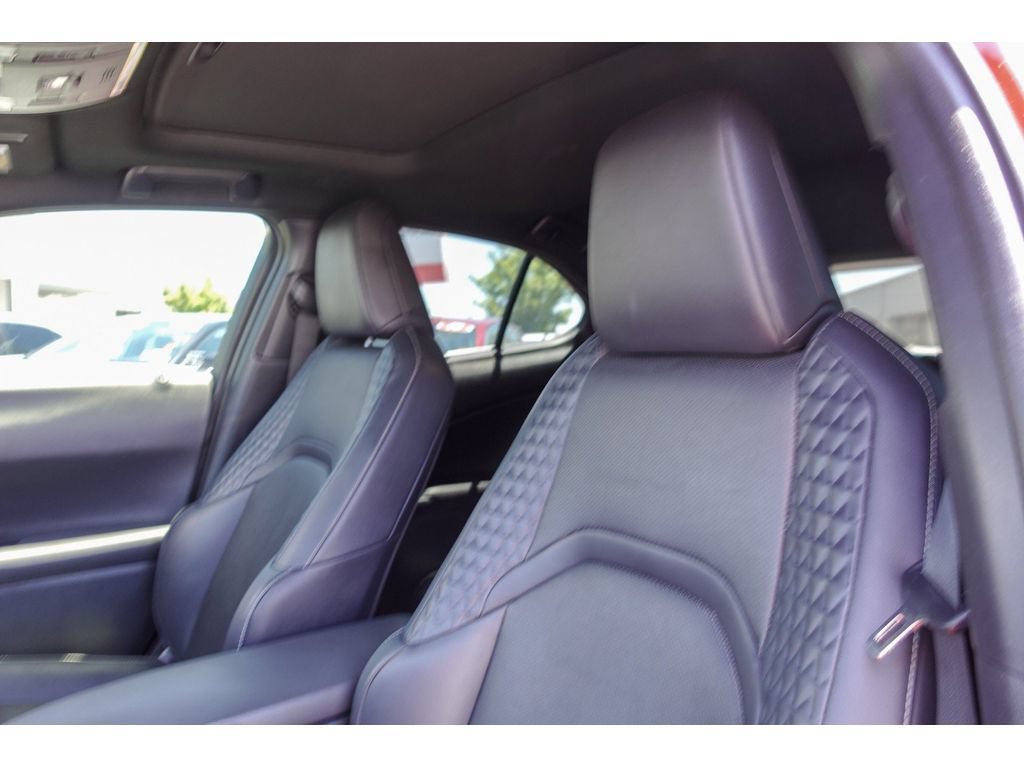 Used 2019 Lexus UX 200 w/ Premium Package FWD image 11
