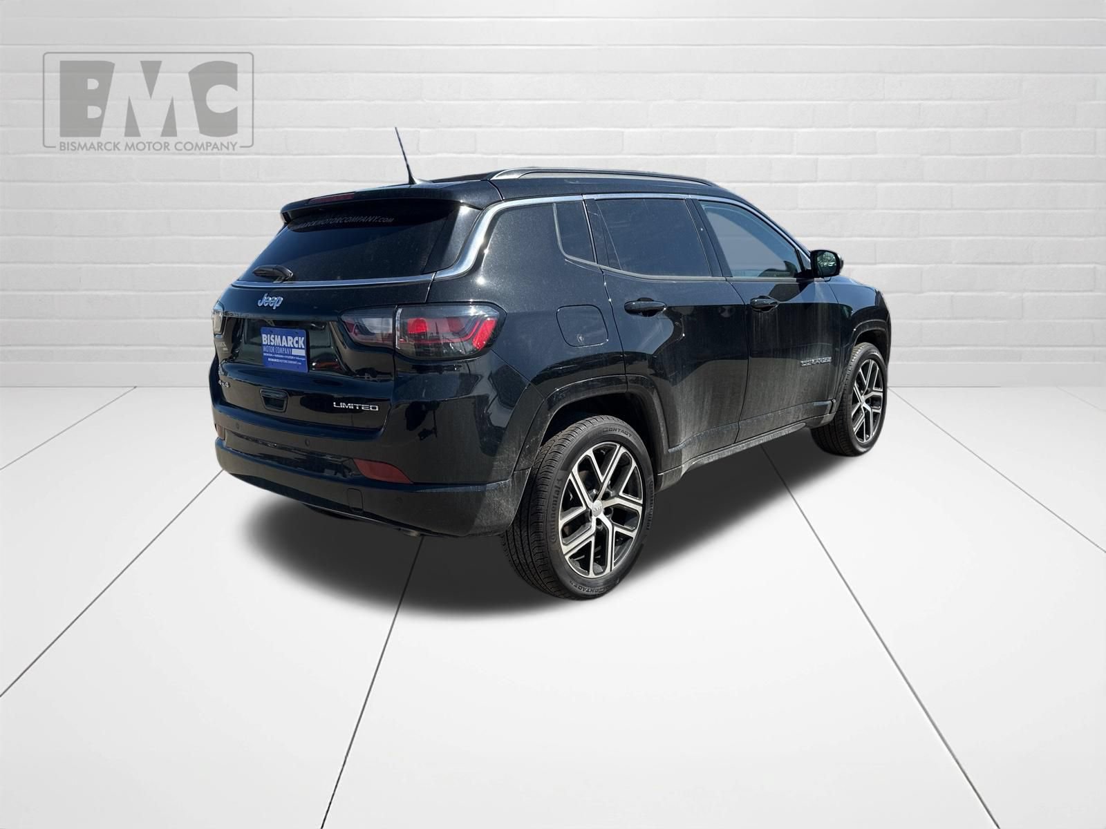 Used 2024 Jeep Compass Limited w/ Elite Group AWD/4WD image 3