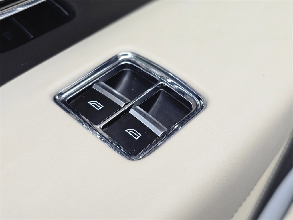 Used 2023 Bentley Bentayga Extended Wheelbase image 10