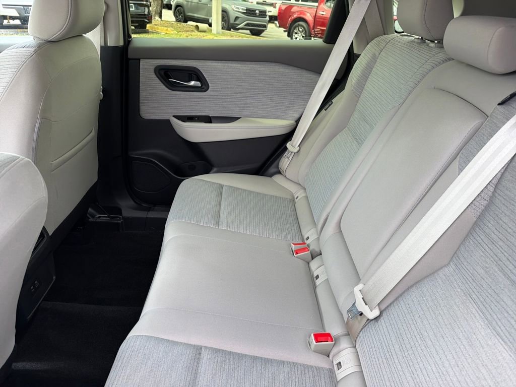 Used 2023 Nissan Rogue SV FWD image 32