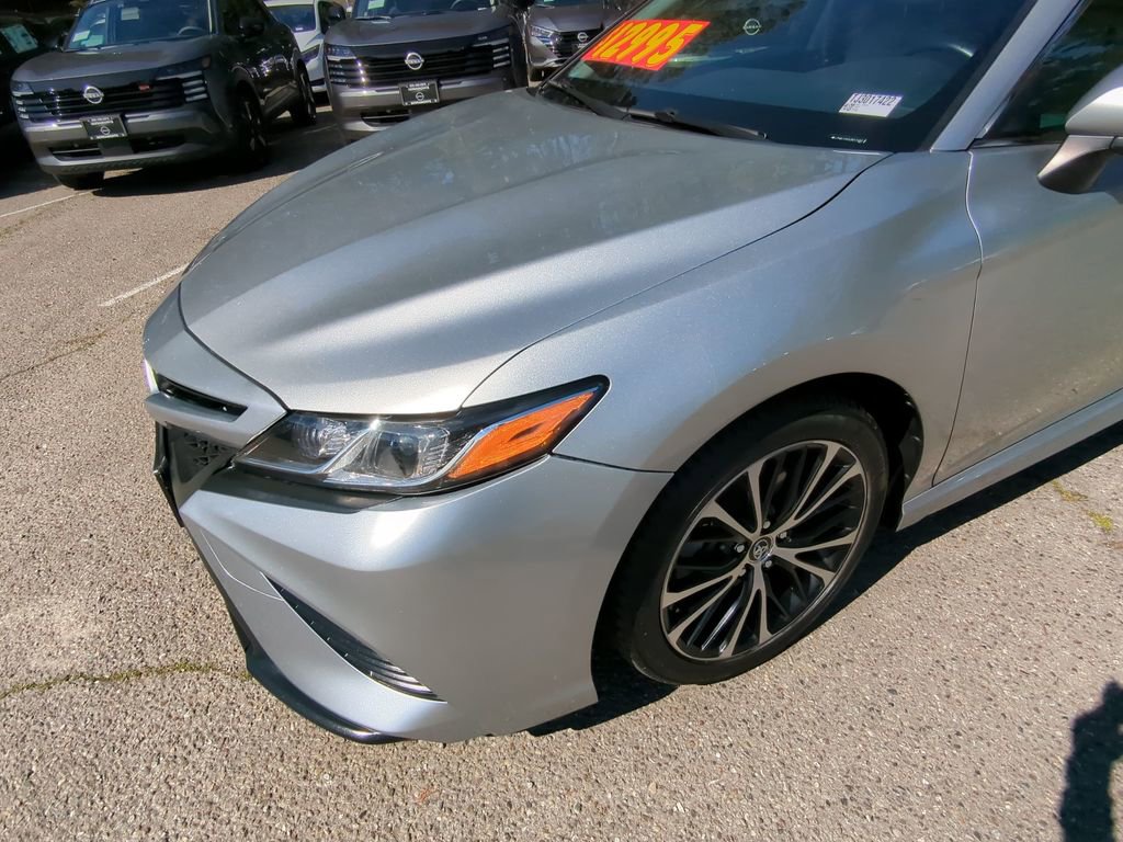Used 2018 Toyota Camry SE w/ Moonroof Package FWD image 10