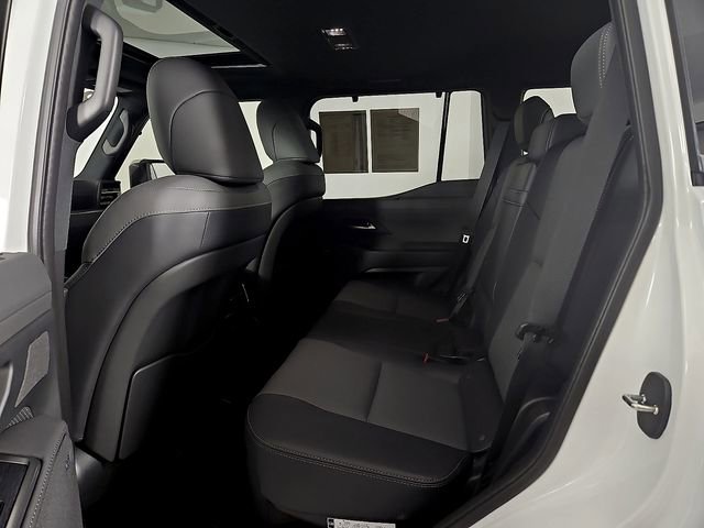 Used 2025 Lexus GX 550 w/ Accessory Package (2T) image 12
