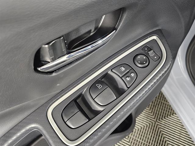 New 2025 Nissan Versa SR image 37