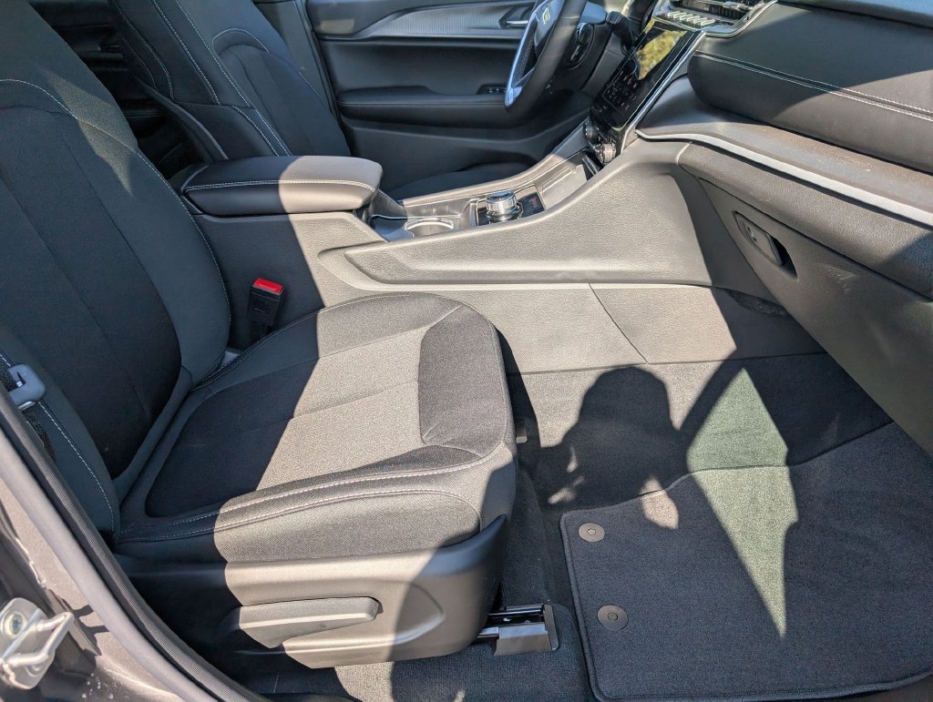 New 2026 Jeep Grand Cherokee Laredo RWD image 29