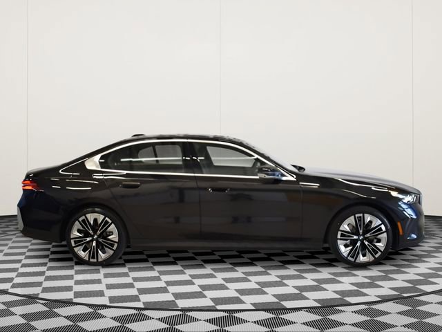 New 2026 BMW 530i xDrive w/ Premium Package AWD/4WD image 2