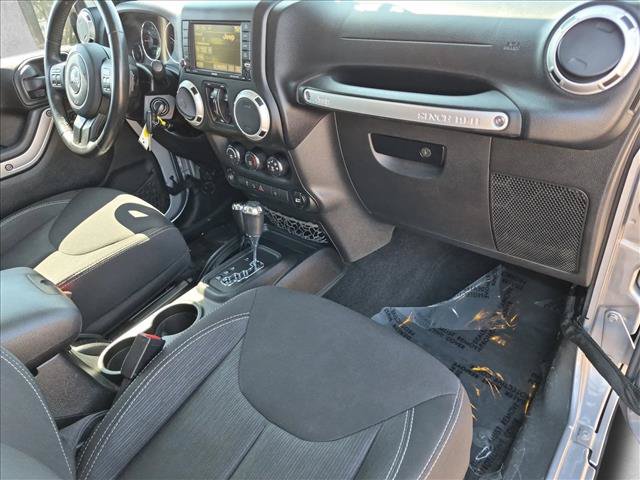 Used 2014 Jeep Wrangler Unlimited Rubicon w/ Connectivity Group AWD/4WD image 21