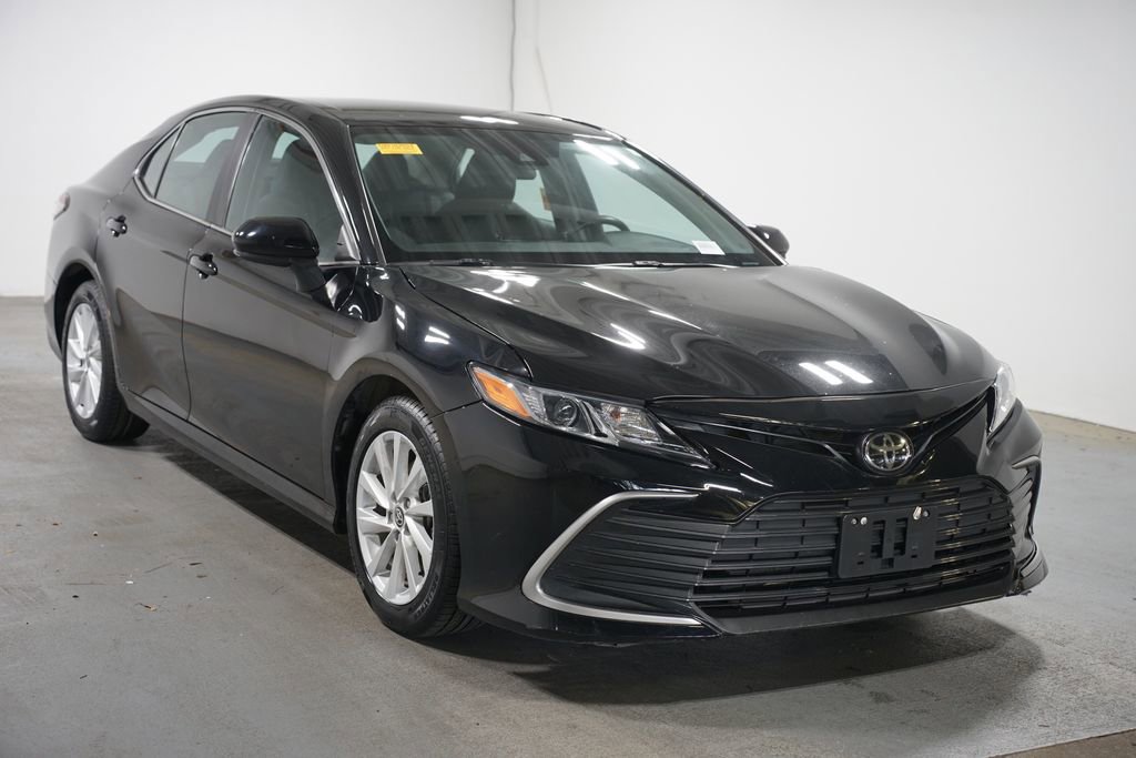 Certified 2021 Toyota Camry LE FWD image 3
