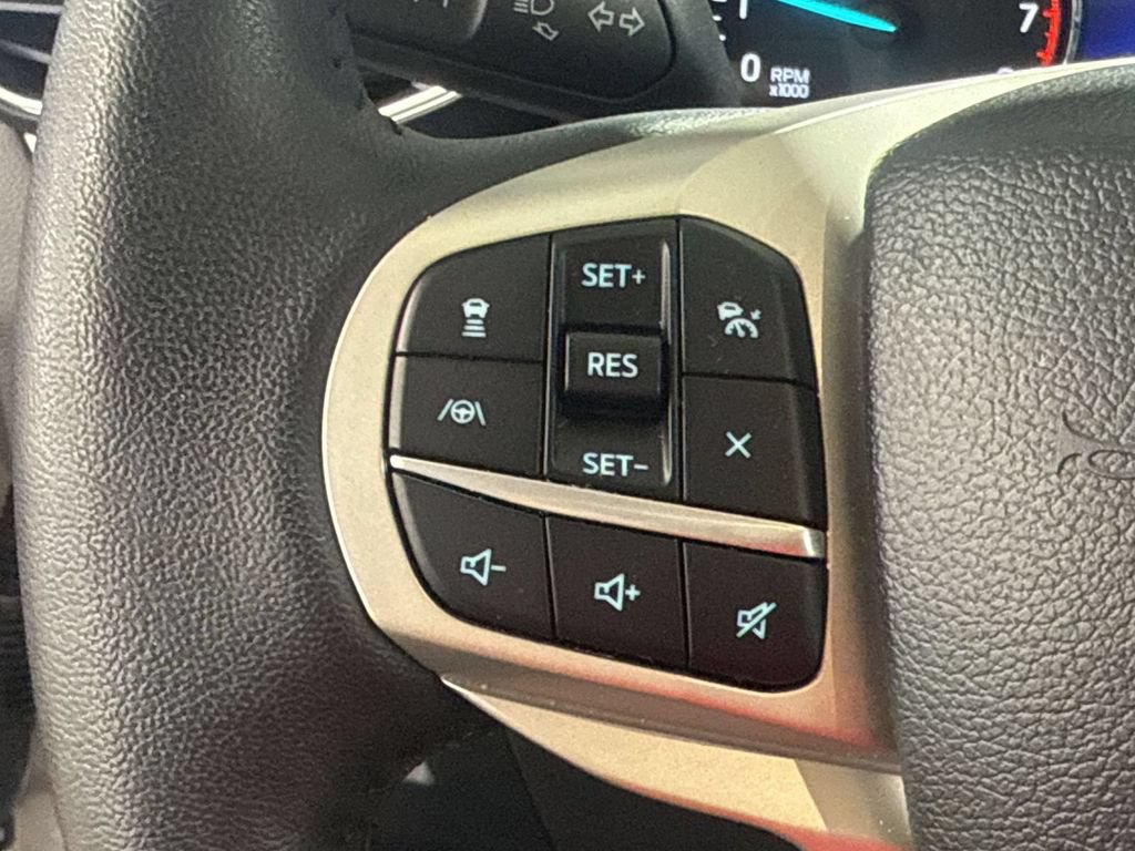 Used 2023 Ford Explorer XLT w/ Equipment Group 202A AWD/4WD image 19