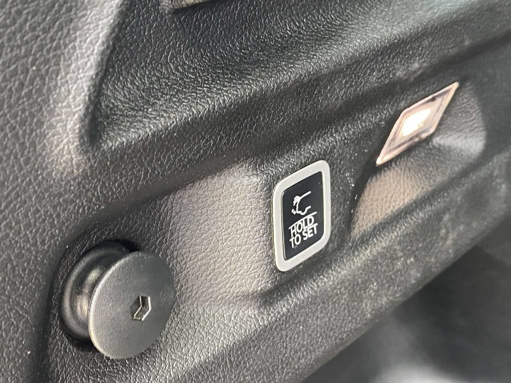 Used 2025 Jeep Grand Cherokee L Altitude RWD image 14