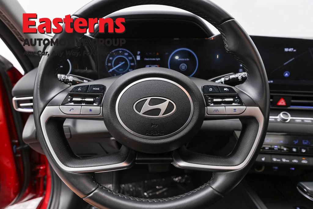 Used 2025 Hyundai Elantra SEL FWD image 11