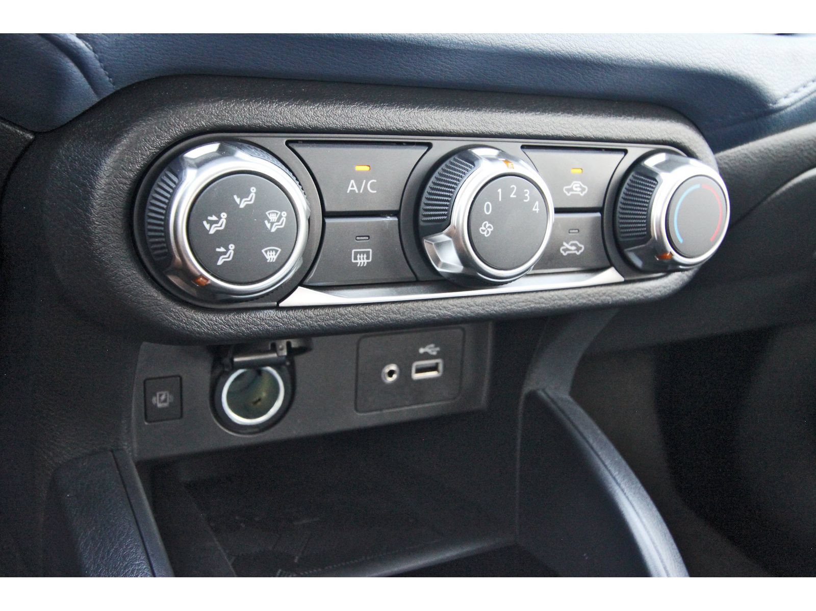 Certified 2025 Nissan Versa SV w/ Trunk Package FWD image 30