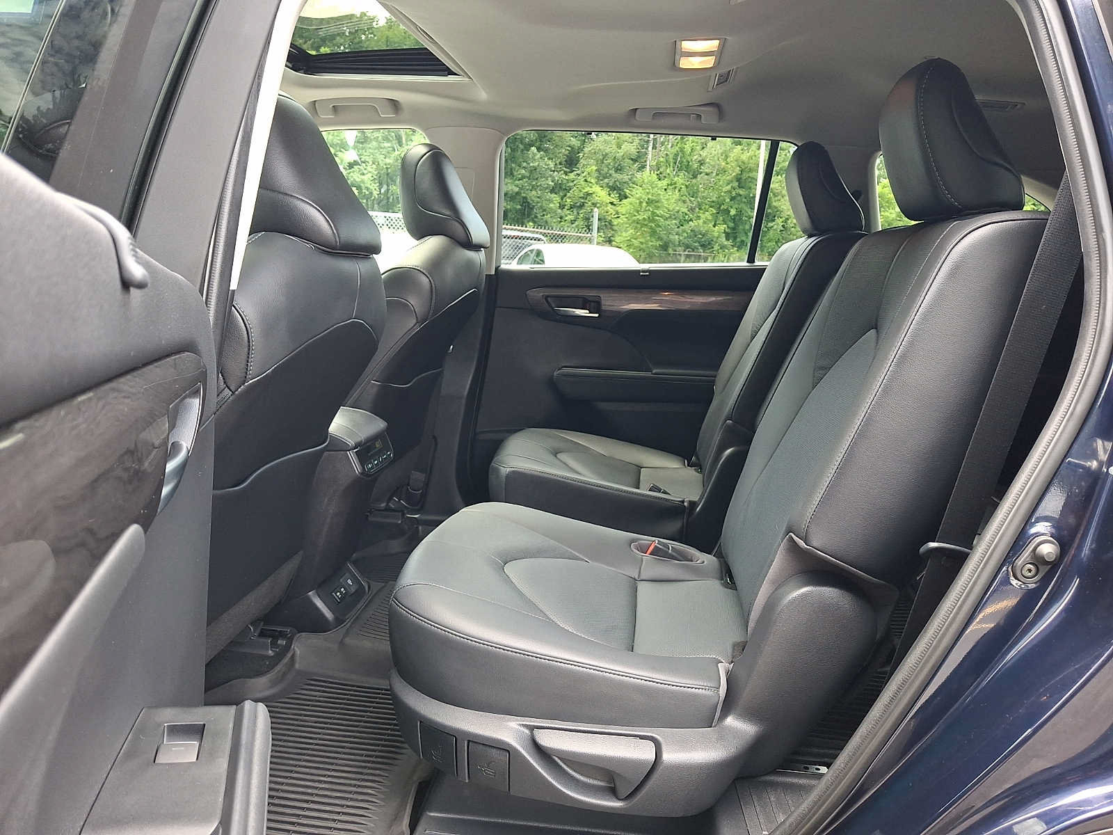Used 2021 Toyota Highlander Limited AWD/4WD image 11