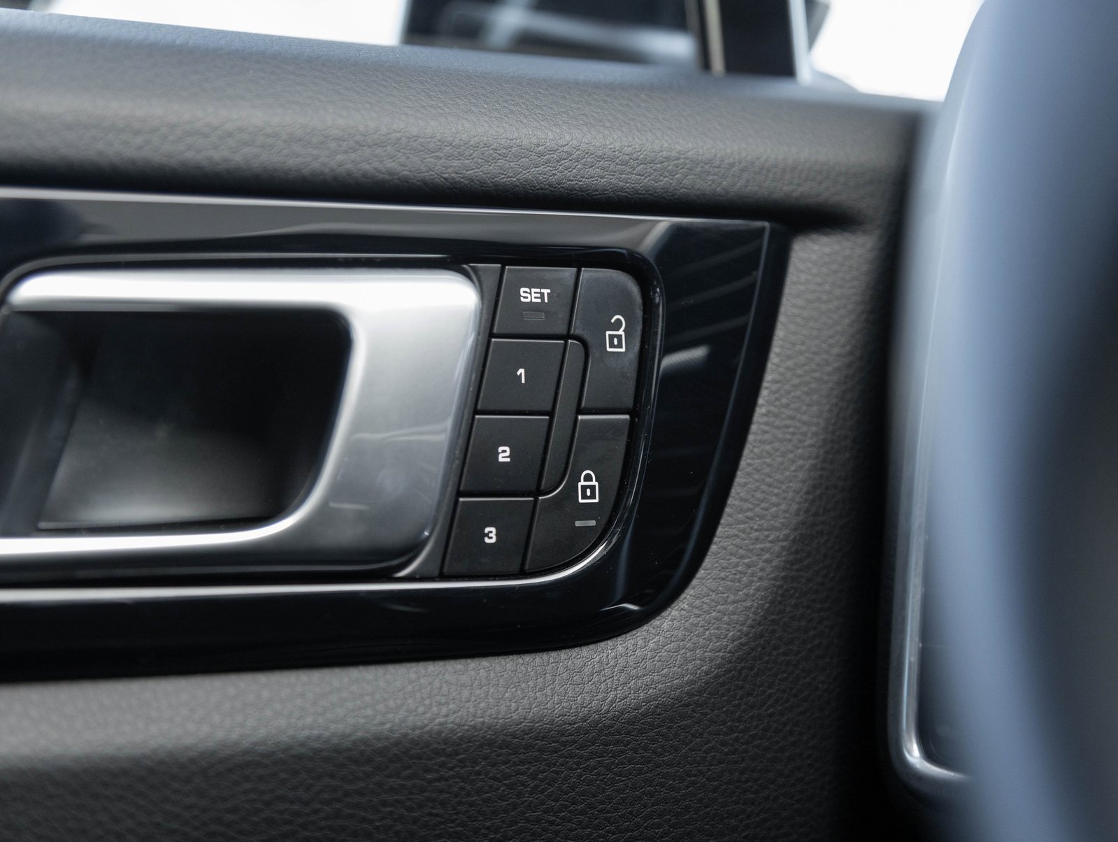 Used 2022 Porsche Cayenne Platinum Edition image 18